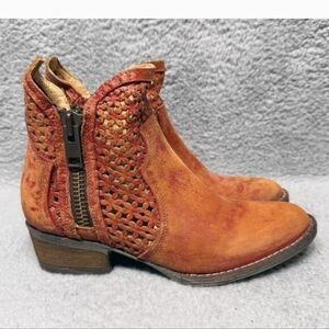 Circle G by Corral women's burnt red leather distressed western boots.